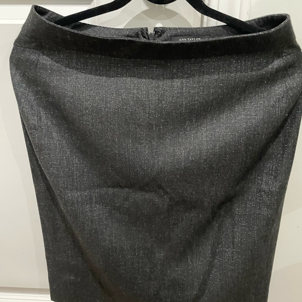 Ann Taylor skirt size 6P.